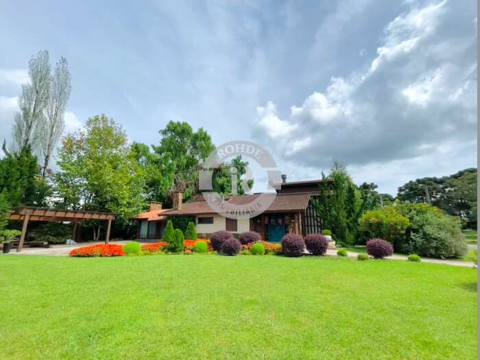 CASA DE TRÊS DORMITÓRIOS EM CANELA