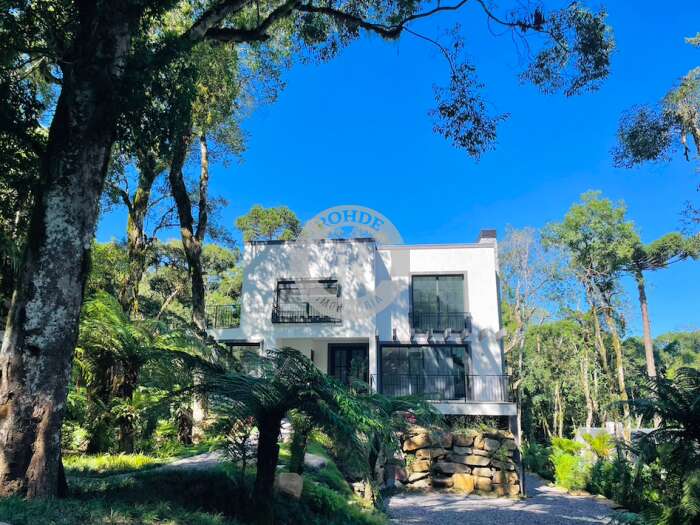 CASA DE TRÊS DORMITÓRIOS EM GRAMADO