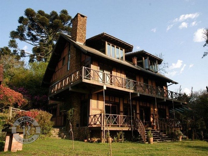 CASA DE TRÊS DORMITÓRIOS EM GRAMADO